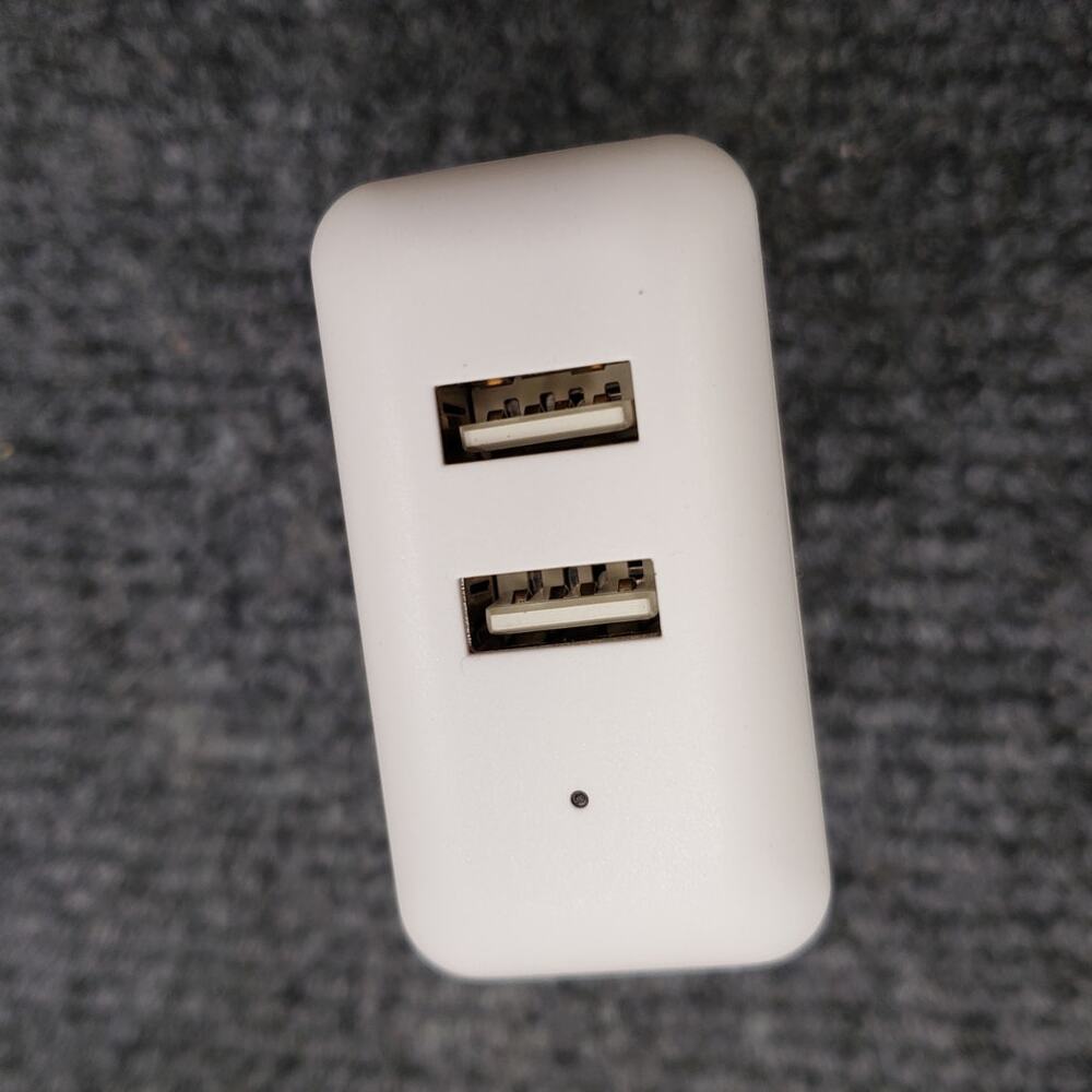 Amazon Basics 2-Port USB-A 24W Wall Charger (White, Model UTC2421US-WH)